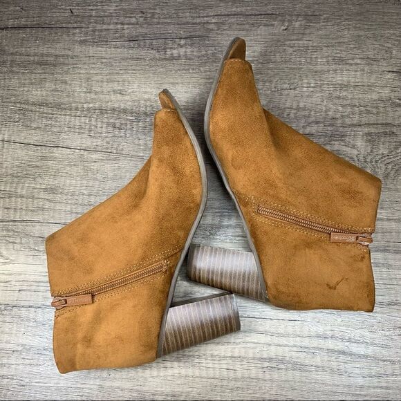 Breckelles~Women’s~Amber-31~Faux Suede Peep Toe~Chunky Heel Bootie~Size 8 - Picture 8 of 9
